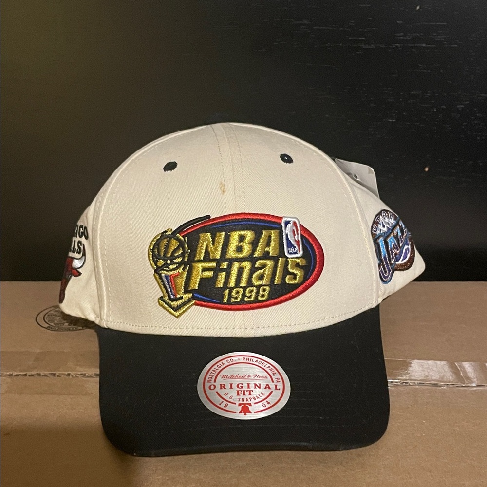 Mitchell & Ness NBA Finals 1998  snap back hat. Bulls vs Utah jazz.